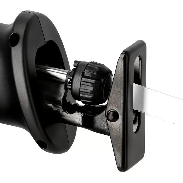 Bosch Power for All 18V Sierra de sable de batería Advanced Recip 18 - 18 V, Sin batería, Número de carreras marcha en vacío: 0 /min - 3.100 /min - Vista frontal de la hoja y el mecanismo de cambio rápido de una sierra de sable negra.