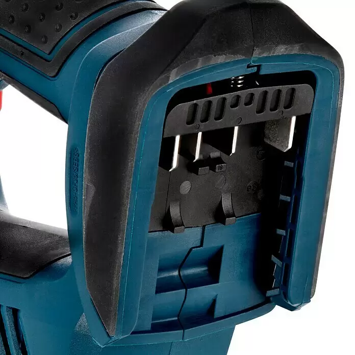 Bosch Professional AMPShare 18V Sierra de calar de batería GST 18V-LI L-Boxx - 18 V, Sin batería, Número de carreras marcha en vacío: 0 /min - 2.700 /min - Herramienta eléctrica azul y negra, mostrando su conexión interna de batería con contactos.