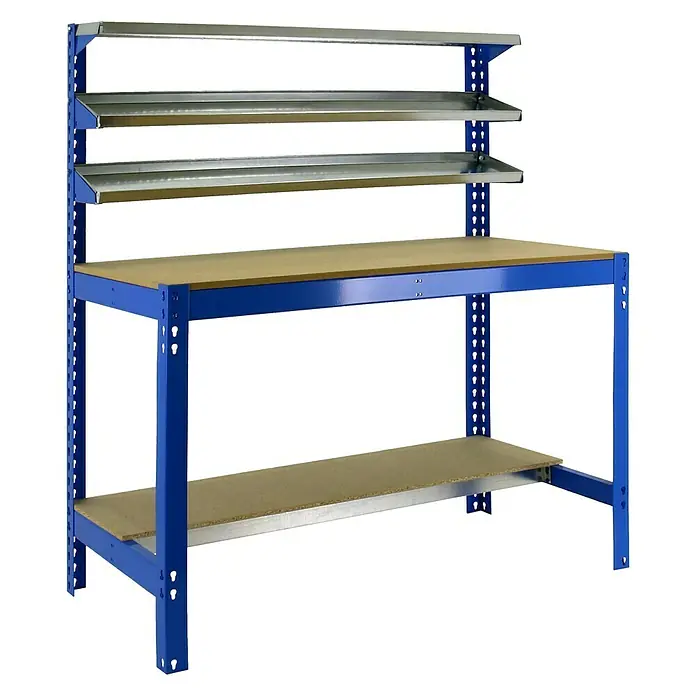 Simonrack Simonwork Werkbank BT1 900 - Breite: 91 cm, Blau/Holz - Abgebildete blaue Werkbank mit einer Arbeitsplatte, Regalen und einer zusätzlichen Ablagefläche unten für Werkstatt oder Hobbyraum.