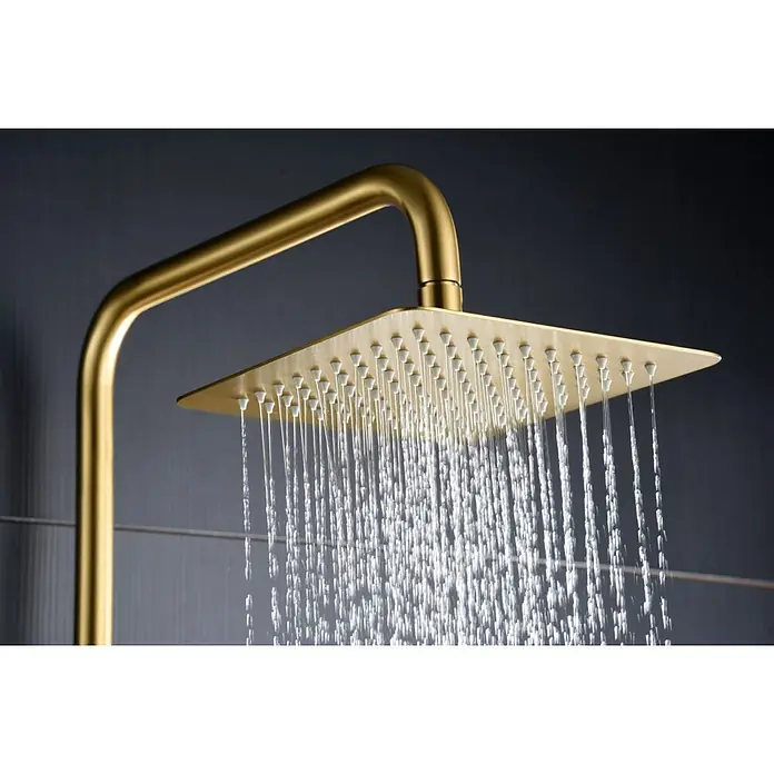 Imex Art Sistema de ducha - Grifo termostático, Oro - Imagen de un cabezal de ducha de lluvia de color dorado que dispensa agua. El cabezal de ducha es cuadrado y ofrece una experiencia de baño moderna.
