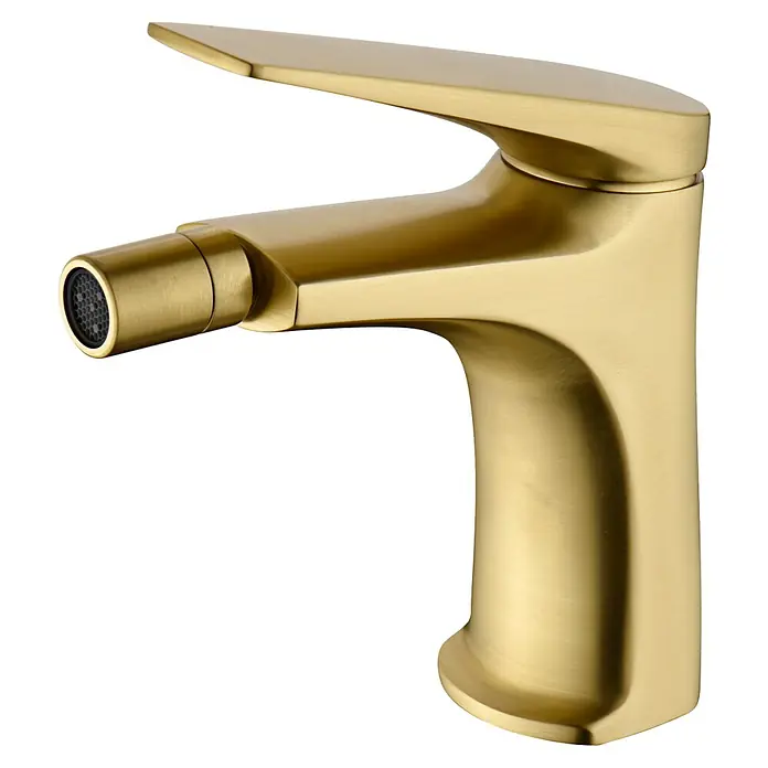 Imex Delos Grifo monomando de bidé - Oro - Primer plano de un moderno grifo de bidé dorado, que muestra elegancia y funcionalidad para el baño. El diseño elegante del grifo realza cualquier espacio.