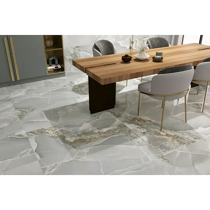 Feinsteinzeugfliese Palace Grey - 60 x 120 cm, Hellgrau, Glänzend - Elegante Onyx-Bodenfliese, die jedem Raum einen Hauch von Luxus verleiht, ideal für moderne Wohn- und Essbereiche.