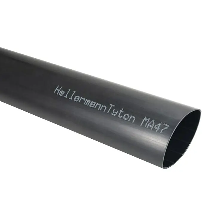 HellermannTyton Schrumpfschlauch MA47-40/12 mit Heißschmelzkleber - Durchmesser: 40 mm, Schwarz, Länge: 1 m, 1 Stk. - Nahaufnahme eines schwarzen HellermannTyton MA47 Schrumpfschlauchs, der für Kabelisolierung und Schutz in Elektroanwendungen verwendet wird.
