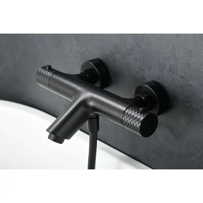 Imex Génova Grifo monomando de bañera - Negro, Mate - Grifo negro de pared con manijas texturizadas, que ofrece un toque moderno a cualquier baño.