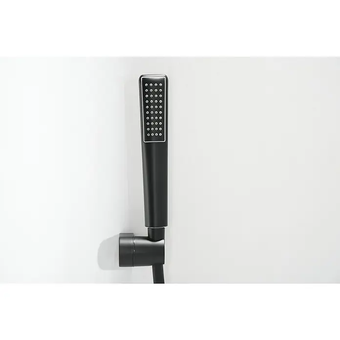 Imex Dinamarca Grifo monomando de bañera - Profundidad del grifo: 20,2 mm, Negro, Mate - Primer plano de un moderno cabezal de ducha negro mate con soporte de pared, que acentúa un elegante diseño de baño.