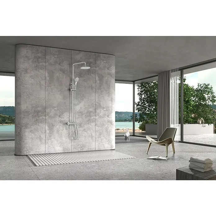 Imex Sistema de ducha Eco-Kent - Con grifo termostático, Cromo - Esta imagen muestra un moderno accesorio de ducha con rociador de lluvia y varilla de mano en un baño elegante.