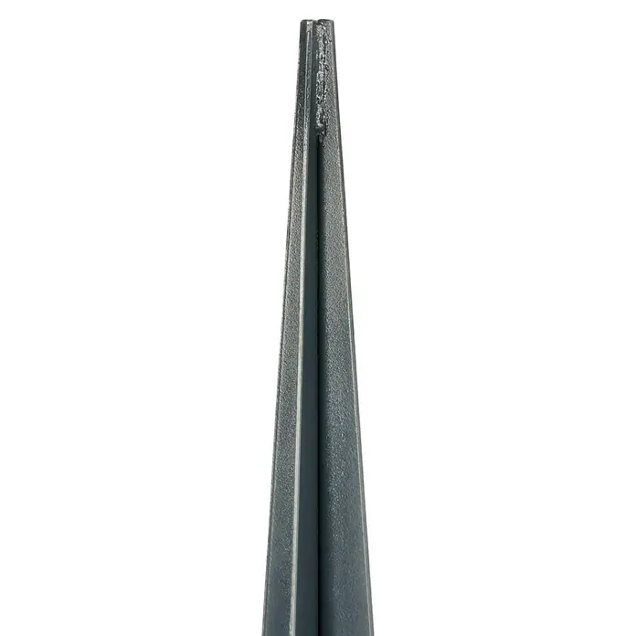 Einschlagbodenhülse - 900 x 71 x 71 mm - Nahaufnahme einer schlanken, grauen Pfahleinfassung, die sich elegant nach oben verjüngt und eine moderne, minimalistische Ästhetik bietet.