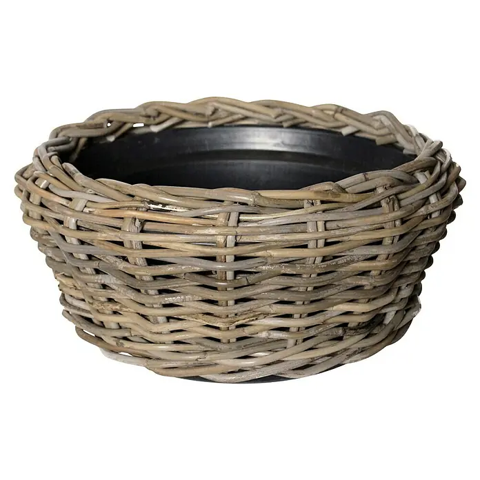 Van der Leeden Drypot Pflanzschale rund - Ø x H: 40 x 15 cm, Rattan, Grau - Ein detailreicher Blick auf einen geflochtenen Korb mit dunklem Einsatz, ideal für Pflanzen oder Dekoration.