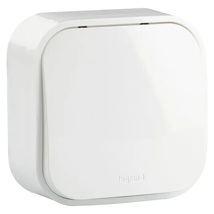 Legrand Forix Conmutador - Blanco, Montaje en superficie, 10 A - Primer plano de un interruptor Legrand en blanco, con un diseño simple y moderno para el control de la iluminación en interiores.