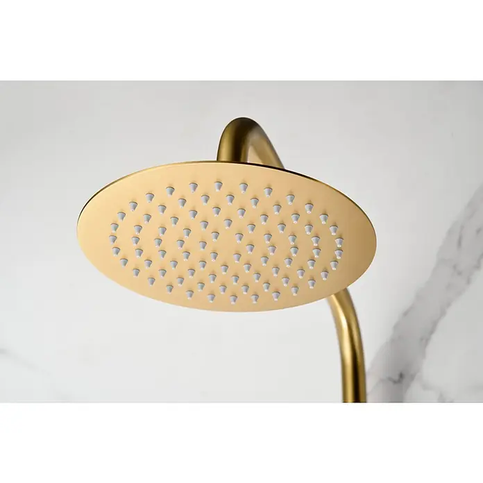 Imex Olimpo Sistema de ducha - Grifo monomando, Oro - Primer plano de un cabezal de ducha redondo de color dorado con boquillas blancas sobre un fondo luminoso.