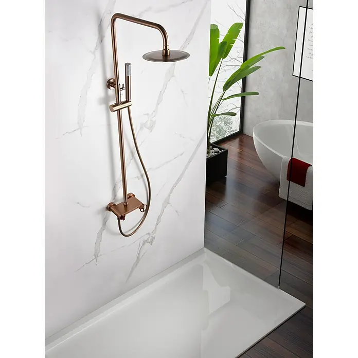 Imex Olimpo Sistema de ducha - Grifo monomando, Oro rosa - Elegante conjunto de ducha con acabado en bronce sobre una pared de mármol, combinando diseño moderno con una estética lujosa. Ideal para baños elegantes.