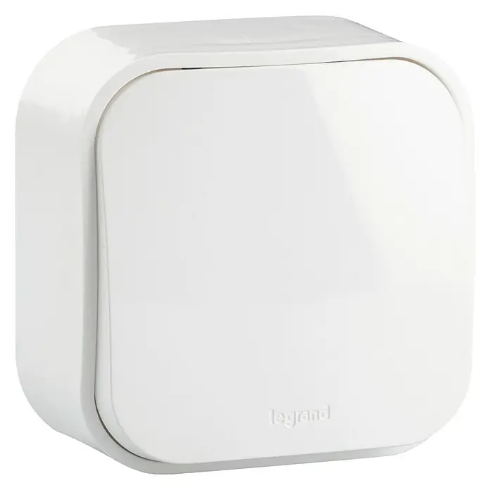 Legrand Forix Pulsador - Blanco, Montaje en superficie, 6 A - Primer plano de un interruptor de luz Legrand en blanco, con esquinas redondeadas y un diseño moderno. Perfecto para cualquier hogar!