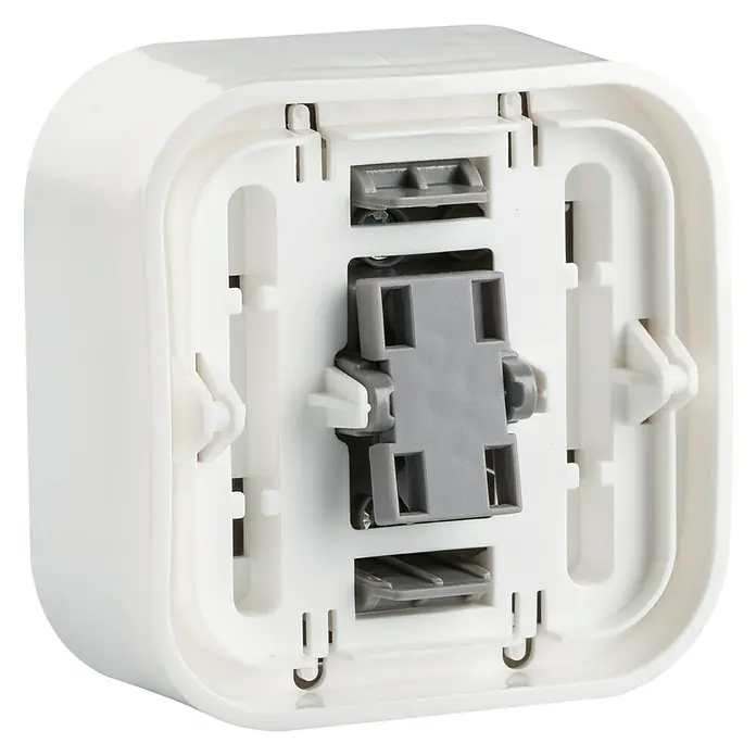 Legrand Forix Pulsador - Blanco, Montaje en superficie, 6 A - Primer plano de la parte posterior de un adaptador blanco que muestra los detalles de montaje y los mecanismos deslizantes grises.
