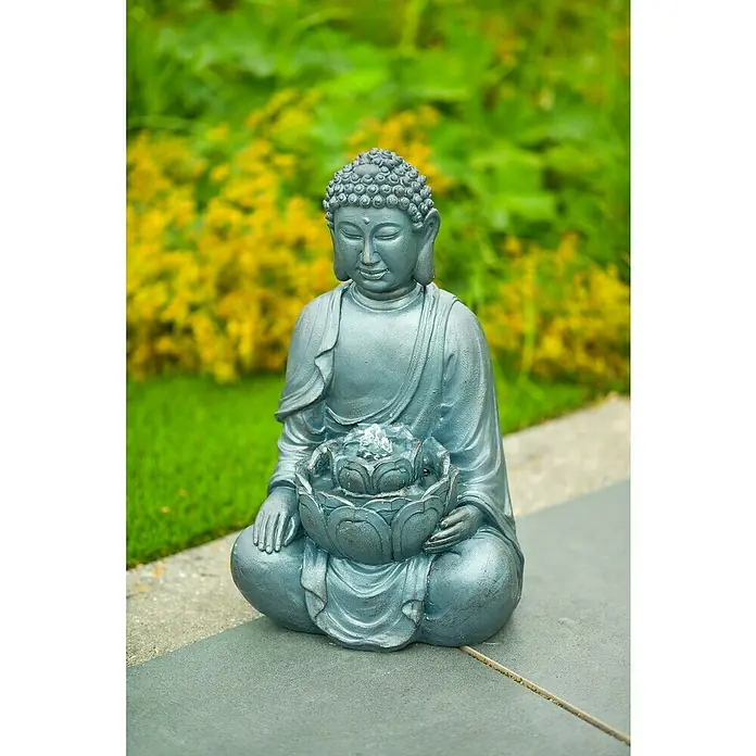 Ubbink AcquaArte Standbrunnen Sungai - 24 x 27,5 x 46 cm - Buddha-Brunnen: Eine friedliche Statue mit Wasserspiel in einer Lotusblüte, ideal für Garten oder Innenraum, sorgt für Entspannung.
