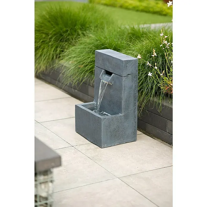 Ubbink AcquaArte Standbrunnen Posada - 40 x 30 x 61 cm - Die moderne graue Brunnenanlage ist ein echter Hingucker auf jeder Terrasse und sorgt für eine entspannende Atmosphäre im Garten.