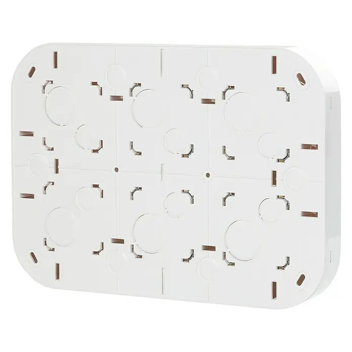 Legrand Forix Enchufe cuádruple - Blanco, Plástico, Montaje en la pared - Una caja de empotrar rectangular blanca que muestra múltiples recortes para la instalación eléctrica.