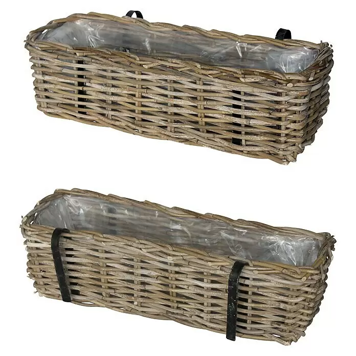 Van der Leeden Balkonkasten - Max. Außenlänge: 46 cm, Grau, Rattan - Zwei rechteckige, hellbraune Weiden-Pflanzkästen mit transparenter Folie und schwarzen Metallaufhängern.