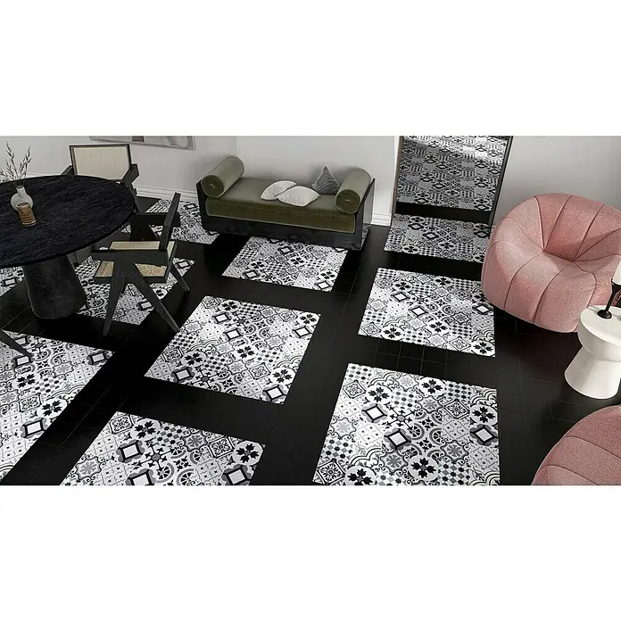 Modern Style Feinsteinzeugfliese Mistral - 15 x 15 cm, Schwarz/Grau, Matt - Detailaufnahme des Bodens mit auffälligem Fliesendesign in Schwarz-Weiß, das jedem Raum eine elegante Note verleiht. Ideal für moderne Einrichtungen.