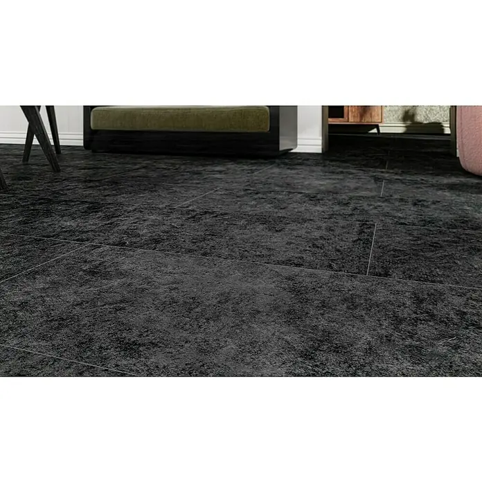 Terrassenfliese Cera 2.0 - 40 x 120 x 2 cm, Museo Ardesia Nero, Matt - Dunkle Bodenfliesen mit strukturierter Oberfläche in einem modernen Wohnraum, ideal für stilvolles Ambiente.