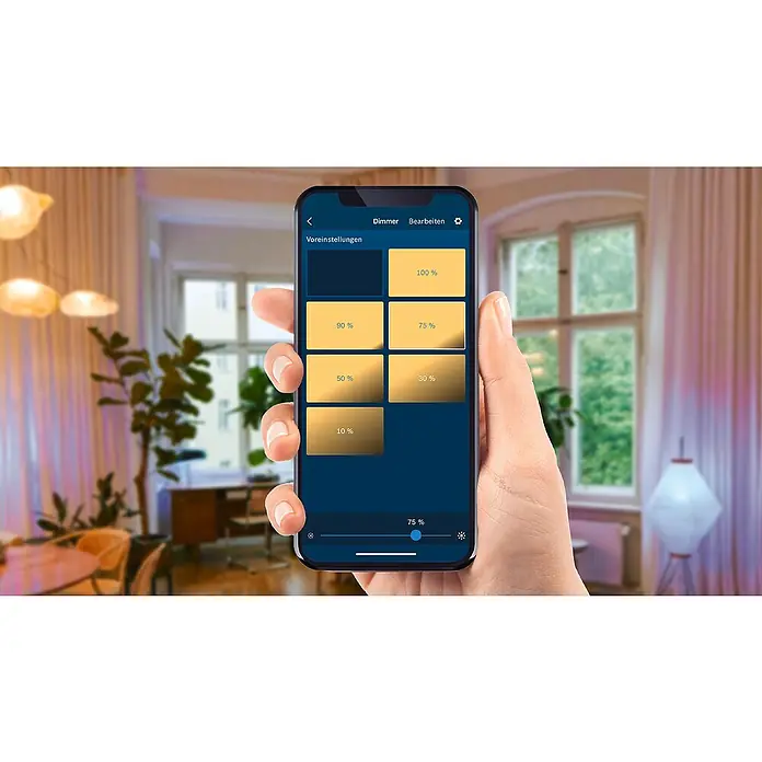 Bosch Smart Home Dimmer - Unterputz, 230 V, Smarte Steuerung: Bosch Smart Home App - Nahaufnahme eines Smartphones mit einer App zur Lichtsteuerung in der Hand, die verschiedene Dimmstufen anzeigt.