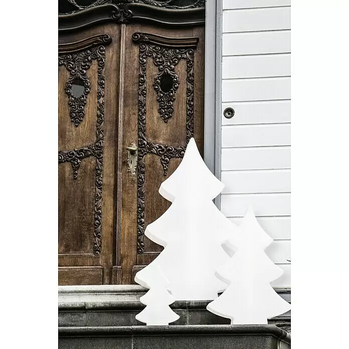 8 Seasons Design Shining LED-Solar-Weihnachtsleuchte Tree - Weiß, L x B x H: 10 x 28 x 38 cm - Stimmungsaufnahme