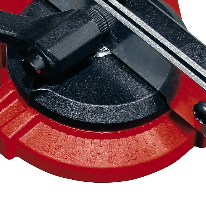 Einhell Sägekettenschärfgerät GC-CS 85 E - Mit Tiefenbegrenzung, Kettenspannvorrichtung, inklusive Schleifscheibe - Detailaufnahme einer roten Gehrungssäge mit schwarzem Winkelmesser und Gradanzeige zur präzisen Einstellung.