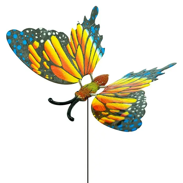 Pflanzenstecker Schmetterling - L x B x H: 15 x 21 x 60 cm, Kunststoff, Orange - Schmetterlingsfigur mit gelben und orangenen Flügeln, auf einem schwarzen Stab befestigt, mit blauen Akzenten auf den Flügelspitzen.