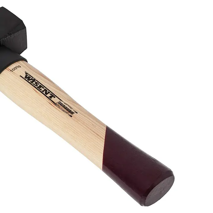 Wisent Mazo - 1.000 g, Acero, Mango de madera - Primer plano de una maza de partir leña Wisent con mango de madera y cabeza negra, ideal para partir leña.