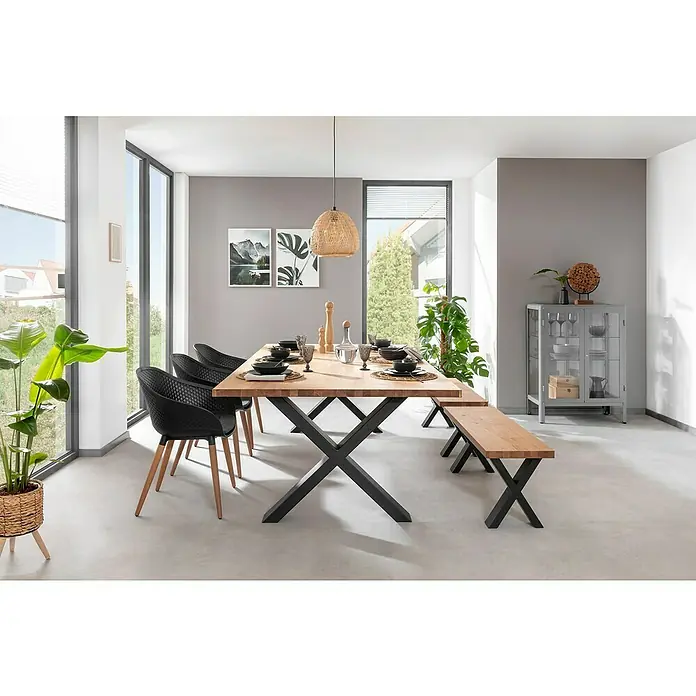 Pur Iternal Select Tischbein - 330 x 100 x 390 mm, Schwarz, X-Form - Ein Esstisch mit Holzplatte und schwarzen X-förmigen Beinen, umgeben von Stühlen und einer Bank, unter einer Hängelampe.