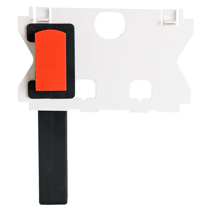 Einwurfschacht - Passend für: Geberit Spülkästen, Öffnung für Spülkastensticks - Das Bild zeigt ein Befestigungssystem, bestehend aus einer weißen Halterung, einem schwarzen Rahmen und einem orangefarbenen Riegel.