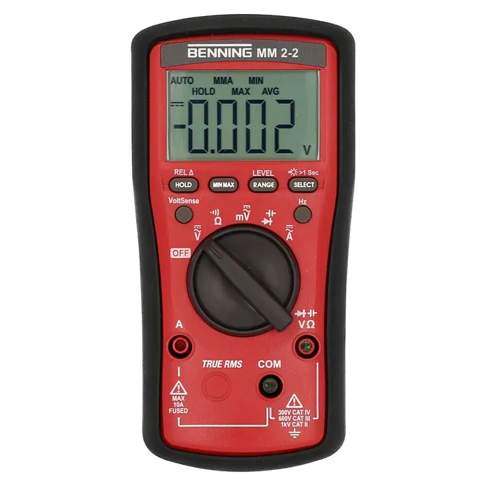 Benning Digital-Multimeter MM 2-2 - True RMS, CAT III 1.000 V - Nahaufnahme eines roten Benning MM 2-2 Digitalmultimeters mit schwarzem Gehäuse und Drehknopf zur Messbereichswahl.