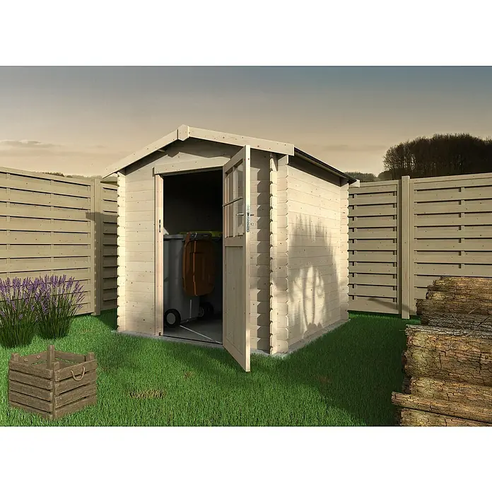 Décor et Jardin Gerätehaus Haya - Außenmaß inkl. Dachüberstand (B x T): 230 x 213 cm, Wandstärke: 19 mm, Natur - Ein hölzernes Gartenhaus mit geöffneter Tür steht im Garten, umgeben von Zäunen und Blumen, ideal zur Aufbewahrung.