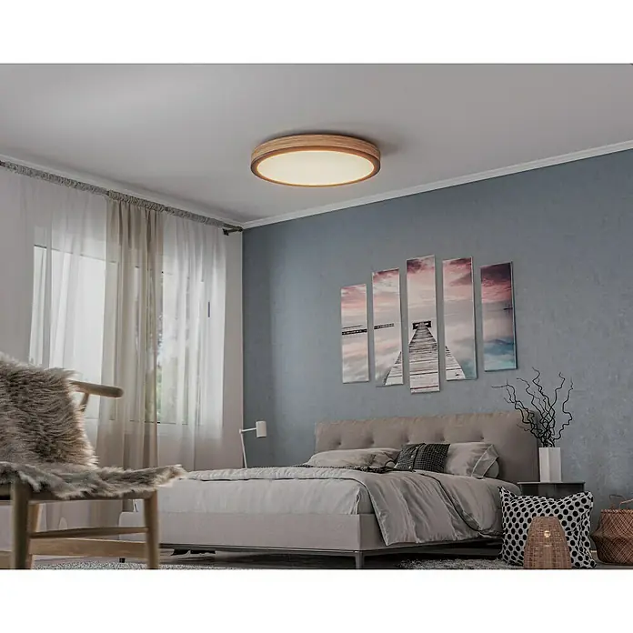 Globo Doro LED-Deckenleuchte rund Holzoptik - 40 W, Durchmesser: 60 cm, Graphit/Holzoptik, Mehrfarbig - Ein modernes Schlafzimmer mit einer runden Deckenleuchte mit Holzrahmen, die ein warmes Licht verbreitet.\n