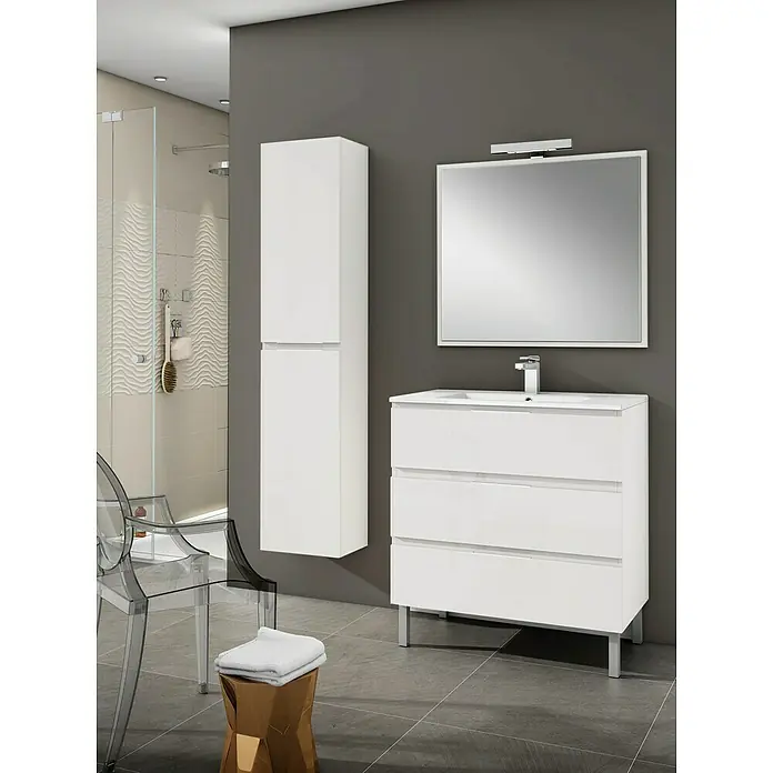 Camargue Mueble bajo de lavabo Módena 3C - An x Pr x Al: 100 x 45 x 69 cm, Blanco - Esta imagen muestra un interior de baño moderno con un elegante mueble de lavabo blanco, un espejo y un armario alto a juego.