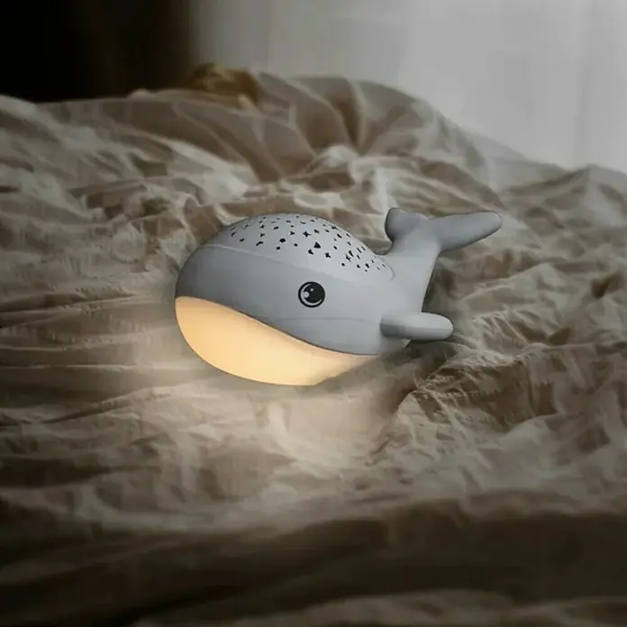 LED-Nachtlicht Wal Willy - L x B x H: 17 x 8,9 x 14 cm, RGBW - Niedliches Wal-Nachtlicht, das warmes Licht ausstrahlt und eine beruhigende Atmosphäre schafft. Ideal für Kinderzimmer.
