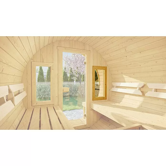 Weka Saunafenster - 40 x 80 cm - Innenansicht einer hellen Holzfasssauna mit Bänken, Fenster, Spiegel und Tür mit Gartenausblick.