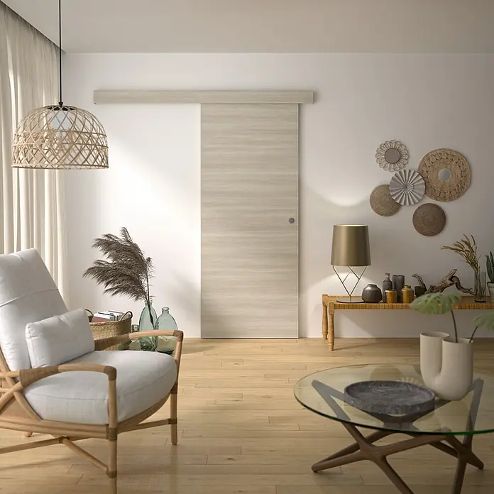 Optimum Schiebetür-Komplettset Optirail - 83 x 204 cm, Eiche, Wabe - Helle Schiebetür mit Holzstruktur in einem gemütlichen Wohnzimmer mit natürlichen Elementen.