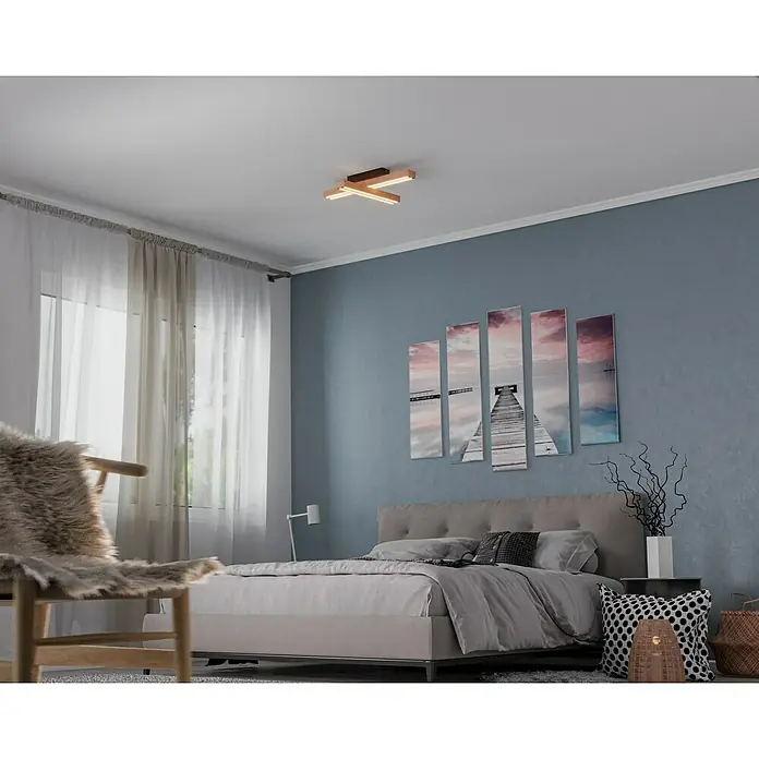 Globo Doro LED-Deckenleuchte Holzoptik - 24 W, L x B x H: 51,5 x 36,5 x 11 cm, Holzoptik/Schwarz, Warmweiß - Eine moderne Deckenleuchte aus Holz mit einem stilvollen Design, die eine warme und einladende Atmosphäre in einem Schlafzimmer schafft.