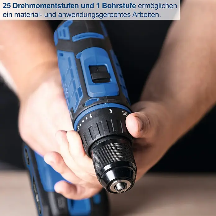 Scheppach IXES 20V Akku-Bohrschrauber-Set C-DTB74/1-X - 20 V, 1 Akku, 2 Ah, 50 Nm, 74-tlg. Zubehör-Set - Eine Nahaufnahme eines Akku-Bohrschraubers, der 25 Drehmomentstufen und eine Bohrstufe für präzises Arbeiten bietet.