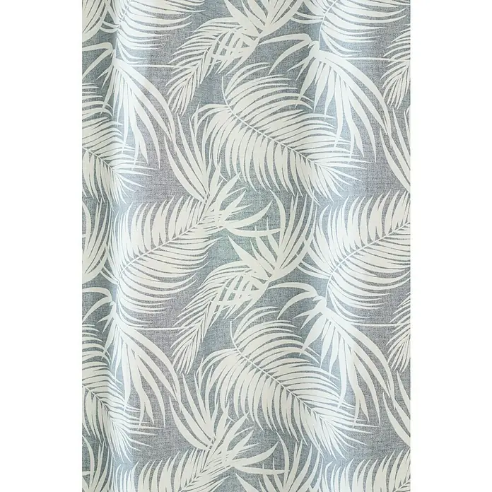 Cortina con ollaos Bergen - An x Al: 140 x 260 cm, Gris, Plástico - Primer plano de una tela con un estampado de hojas de palma blancas sobre fondo gris, ideal para decoraciones y textiles tropicales.