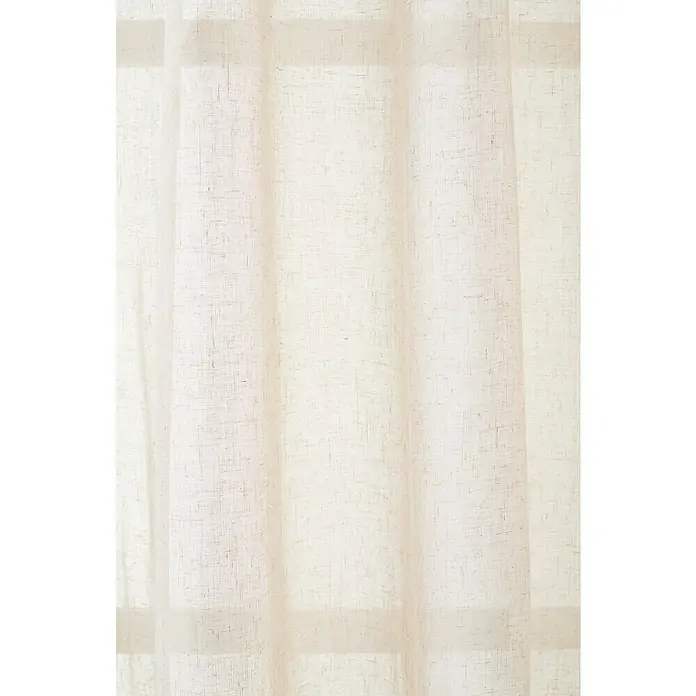 Cortina plisada con fruncido Linum - An x Al: 200 x 300 cm, Lino - Primer plano de una cortina clara y semitransparente que filtra suavemente la luz a través de una ventana. El tejido delicado crea una sutil difusión de luz.