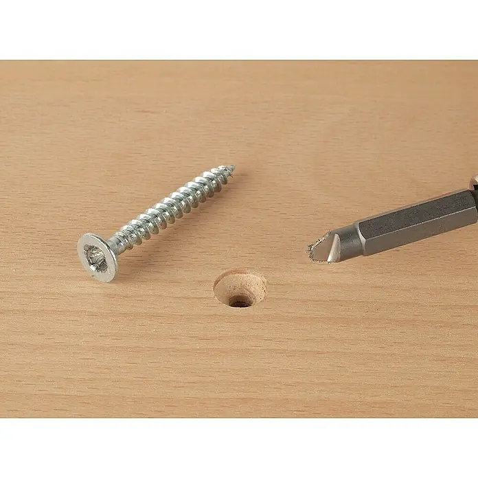 Wolfcraft Schraubenausdreher-Satz - 2 -tlg. - Ein Senkbohrer mit einem Schraubenkopf auf einem Holzbrett.