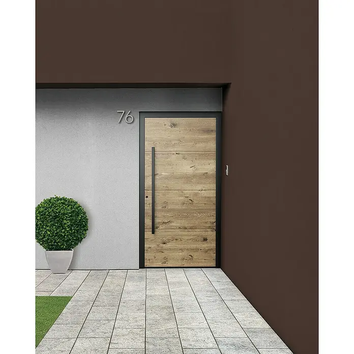 Portofino Blackline Edition Haustür 702PF Nero - 110 x 210 cm, DIN Anschlag: Links - Moderne Haustür aus Holz mit geradlinigem Design, das eine einladende Atmosphäre schafft. Die Hausnummer 76 ist an der Fassade angebracht.