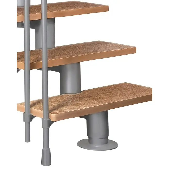 Atrium Mittelholmtreppe Dixi Vertical - Farbton Metall: RAL 9006, Breite: 80 cm, Buche, Gerade, Geschosshöhe: 222 cm - 300 cm - Nahaufnahme einer Wendeltreppe mit hölzernen Stufen und einem grauen Metallrahmen, die modernes Design und Funktionalität vereint.