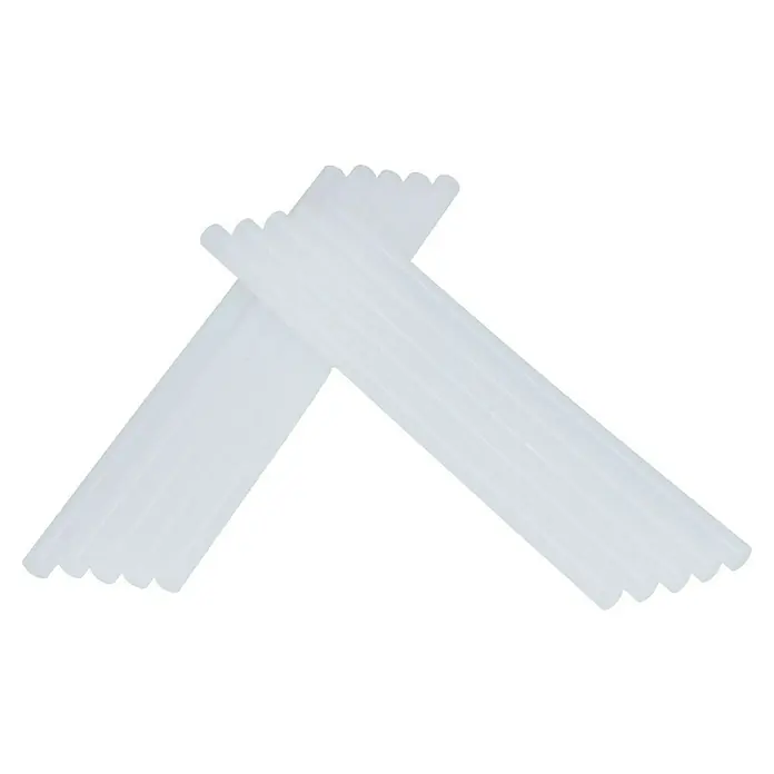 Bosch Klebepatronen - 10 Stk., Durchmesser Klebepatrone: 7 mm, Milchig Weiß - Nahaufnahme von mehreren weißen Heißklebesticks, die sich kreuzen und auf einem schwarzen Hintergrund liegen. Ideal für Bastel- und Reparaturarbeiten.
