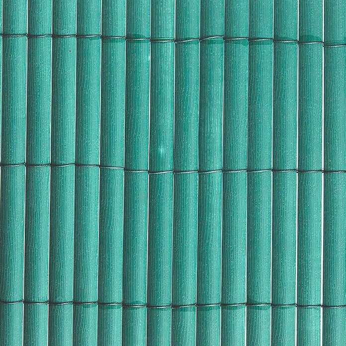 Nortene Ocultación Cañizo Plasticane Semi-oval - Verde, L x Al: 3 x 1 m - Primer plano de una valla de privacidad verde con listones y alambre.