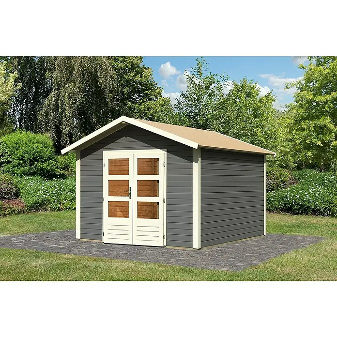 Karibu Gartenhaus Berlo 4 - Außenmaß inkl. Dachüberstand (B x T): 330 x 330 cm, Holz, Terragrau - Das Bild zeigt ein graues Gartenhaus mit Doppeltür und einem hellbraunen Dach, umgeben von Grünfläche und Bäumen, ideal für die Gartengeräte.