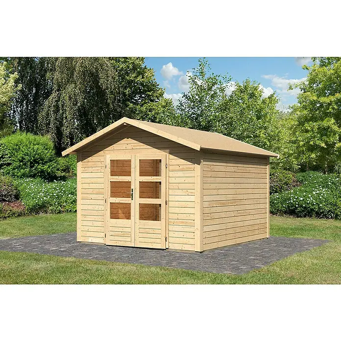 Karibu Gartenhaus Berlo 4 - Außenmaß inkl. Dachüberstand (B x T): 330 x 330 cm, Holz, Natur - Ein helles Holzgartenhaus mit Doppeltür und Satteldach, umgeben von Grün. Ideal zur Gartenaufbewahrung.