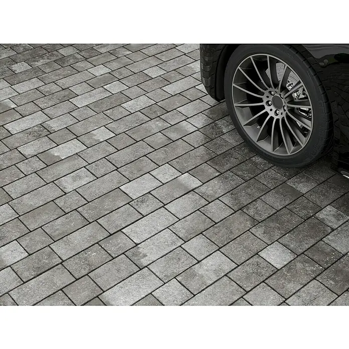 EHL Pflasterstein Corte - Grau/Anthrazit, Gesamtstückzahl: 36 Stk., Rechteckig - Nahaufnahme eines Pflasterwegs mit Rechteckformatsteinen in Grau und Anthrazit neben einem Autoreifen.