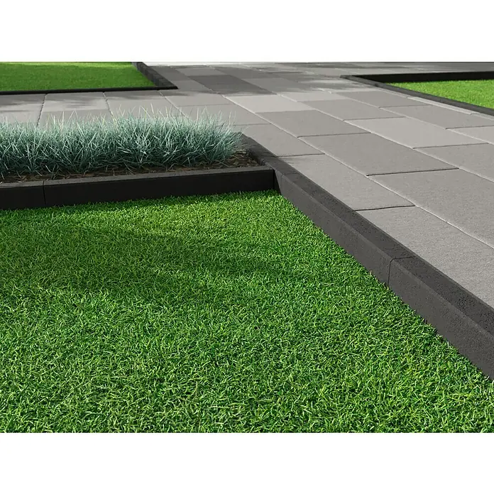 EHL Rasenkante C - 100 x 6 x 25 cm, Anthrazit, Beton - Nahaufnahme von Rasenflächen, die mit stilvollen Pflastersteinen und einer schwarzen Bordüre eingefasst sind.